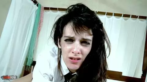 Punie pour être aller à l'école sans soutien-gorge photo 13