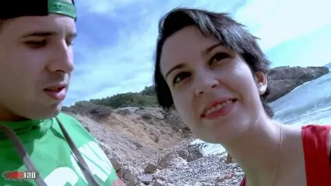 Chatte poilue et sexe anal à la plage avec la brune française Alex Jsex photo 02