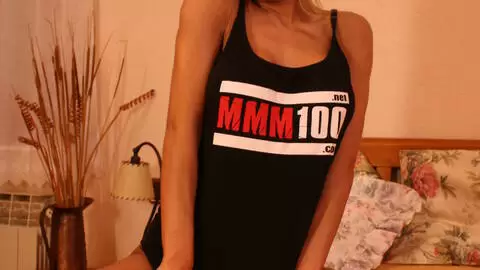 La jolie blonde Alexia Vendome faisant un striptease vetue du Tshirt MMM100  photo 8