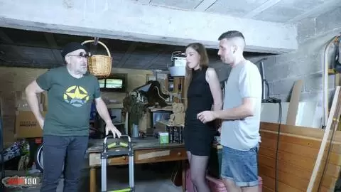 Trio anal avec double pénétration et pissing pour Alice Maze  photo 01