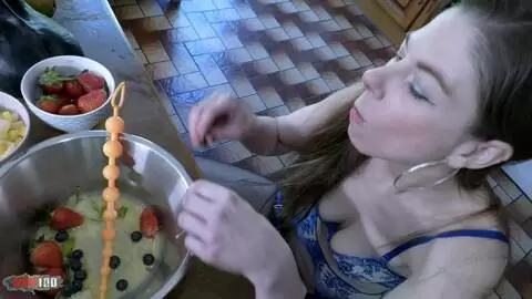 Baise anale bien trash  dans la cuisine avec Alice Maze et Terry Kemaco  photo 02