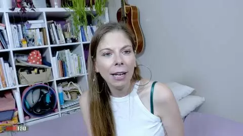 L'interview belge extrême d'Alice Maze se termine par une gorge profonde, une sodomie intense et un lavement de pisse photo 02