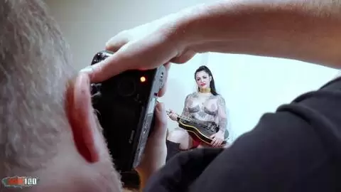 Fuck machine et sex anal pour la superbe française tatouée Alicia Dark photo 03