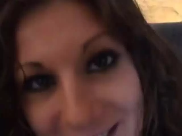 Alys veut se mouiller avant le début du tournage photo 4