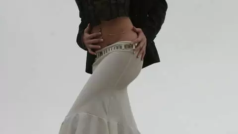 La belle petite Alys Rebel faisant un striptease  photo 9