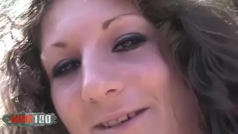 Alys Rebel baise en extérieur en making of photo 13