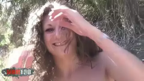 Alys Rebel baise en extérieur en making of photo 14