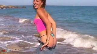 La belle teen brune alys rebel