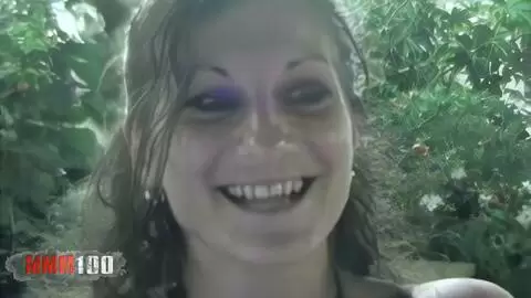 La jeune française Alys Rebel fait son petit show dans les rues de Sitges photo 01