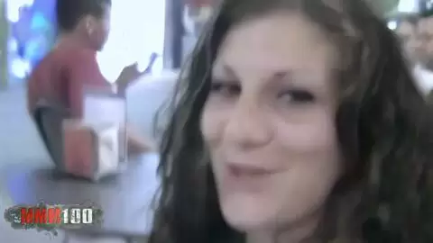 La jeune française Alys Rebel fait son petit show dans les rues de Sitges photo 05