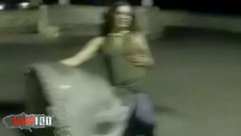 La jeune française Alys Rebel fait son petit show dans les rues de Sitges photo 15