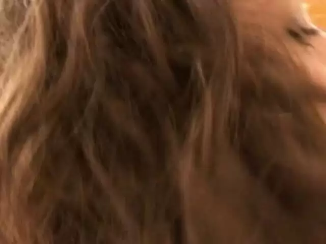 La très excitante petite Alys Rebel faisant un striptease  photo 4