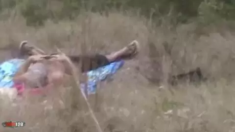 Alys Rebel et Terry baisent en extérieur photo 02