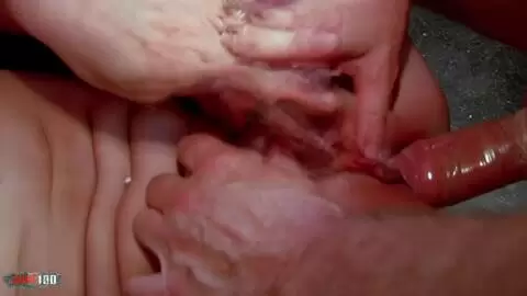 Petite chaudasse française se fait bien défoncer et gicle partout photo 10