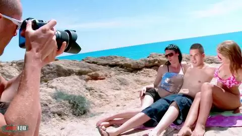 Sea sex & sun avec la milf tchèque Amadea Emily  photo 01