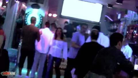 Superbe jeune française au corps naturel draguée dans un bar et enculée à la maison photo 03