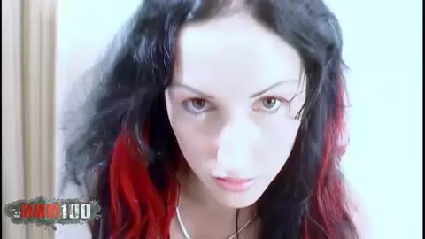 La pornstar brune à gros seins Ana Martin pose vetue de noir  photo 05