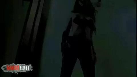 La pornstar brune à gros seins Ana Martin pose vetue de noir  photo 16