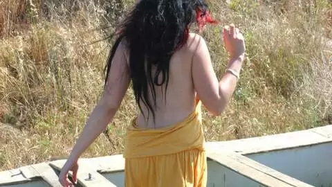 La très excitante teen Ana Martin fait un strip  photo 1