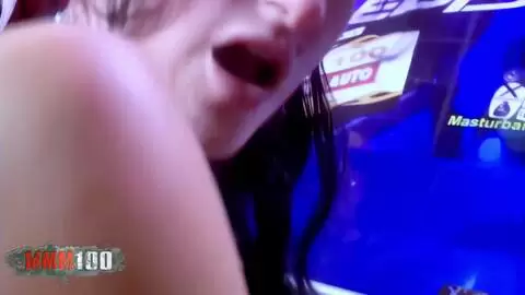 Baise en public avec Ana Martin au salon erotique de Barcelone photo 11