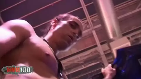 L'actrice française à gros seins Ana Martin se fait baiser en public au festival de Barcelone photo 02