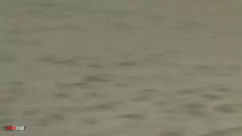 Petit pipi d'Anastasia Kass sur la plage photo 02