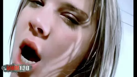 Anastasia Mayo & Sasha dans un trio torride photo 11