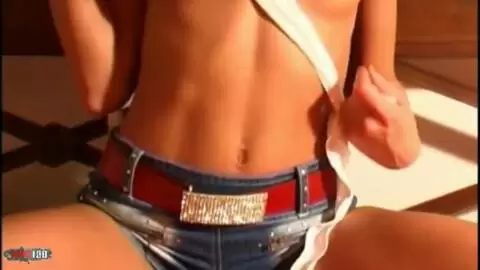 La star du porno teen brune Andy Brown se dénude  photo 04