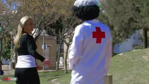 La belle blonde espagnole Angelica Castro se fait défoncer dans un trio sauvage  photo 01