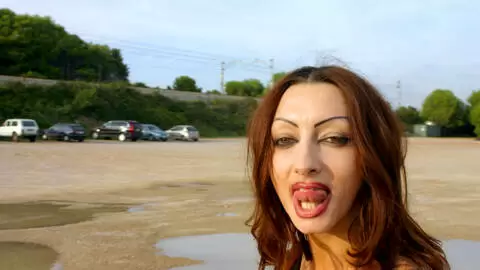 La pornstar beurette Angelina pose  photo 6