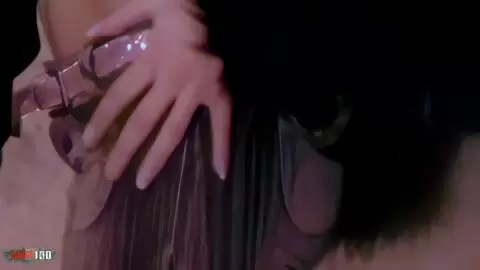 La magnifique beurette Angelina se déshabillant  photo 03