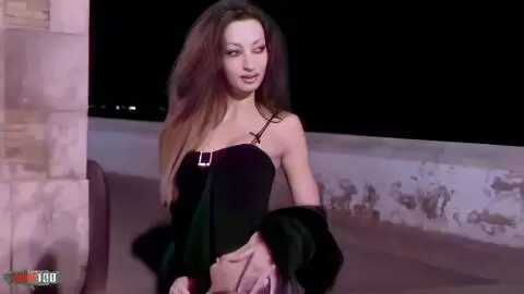 La magnifique beurette Angelina se déshabillant  photo 04