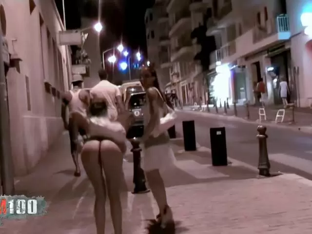 Angie Kiss et Alys Rebel jouent les allumeuses dans les rues de Cassis partie 2 photo 1