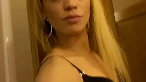 Photos perso en selfie de la blonde Anita  photo 13