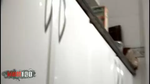 Aude et Angelina en délire total dans la cuisine  photo 08