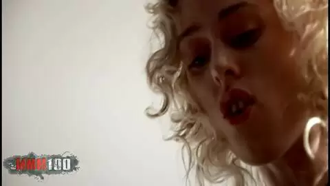 Aude et Angelina en délire total dans la cuisine  photo 12