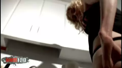 Aude et Angelina en délire total dans la cuisine  photo 15