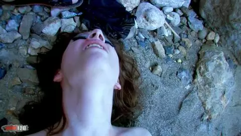 Grosse bite pour cette véritable rousse  photo 10