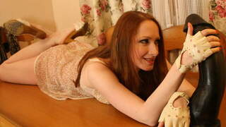 La trÃ¨s excitante rousse au...