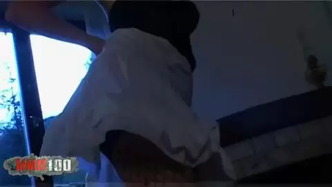 Belle française mince, Ava , fait un strip tease devant la cheminée photo 05