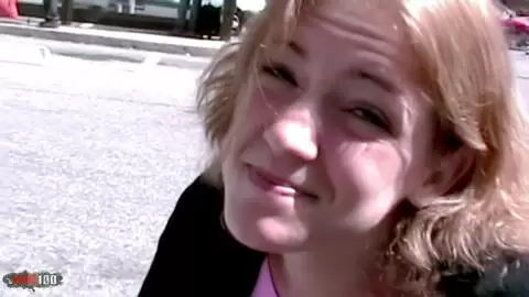 Jeune blonde française aux petits seins Axelle Laroche bonne baise photo 01