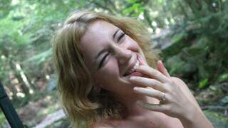 La magnifique blonde axelle la