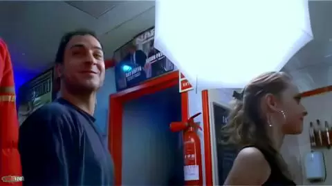 Il s'excite sur les fesses de la belle Axelle photo 11