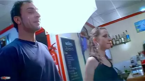 Il s'excite sur les fesses de la belle Axelle photo 12