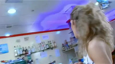 Il s'excite sur les fesses de la belle Axelle photo 14