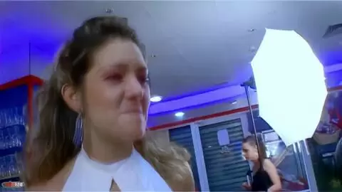 Il s'excite sur les fesses de la belle Axelle photo 16