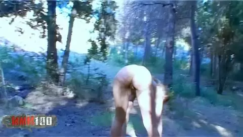 La jolie petite blonde Axelle Mugler se dévoile dans les bois  photo 15