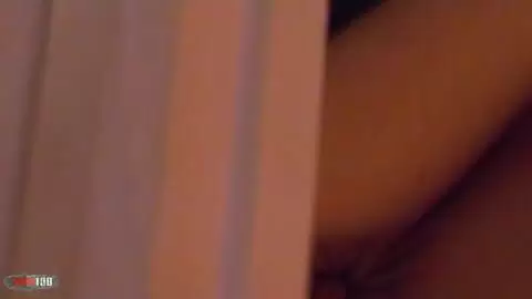 La belle MILF blonde Azucena fait un strip  photo 09