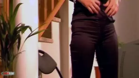 La mature blonde Azucena faisant un striptease  photo 06