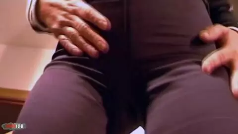 La mature blonde Azucena faisant un striptease  photo 10